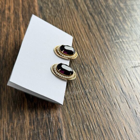 Accessocraft NYC Vintage Screwback Earrings Gold Tone Purple Stone Pearl Halo - Picture 2 of 4